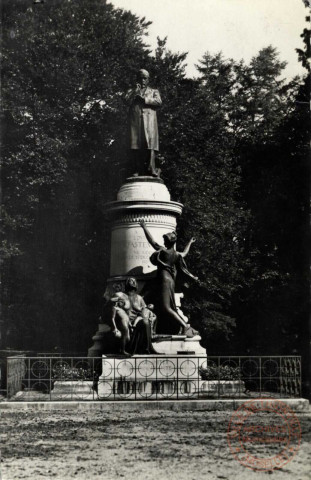 Dole (Jura) - Statue de Pasteur