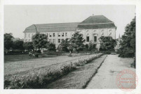 Le lycée Charlemagne vu depuis le square René Schwartz