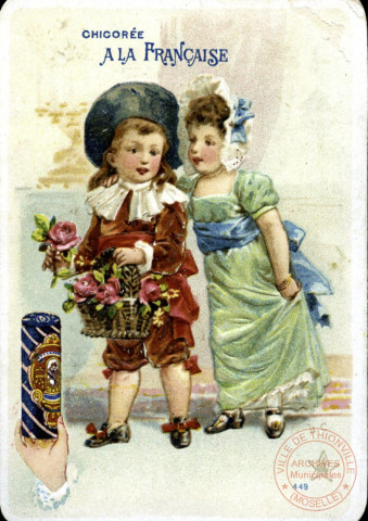 Enfant: garçon et fillette en costumes.