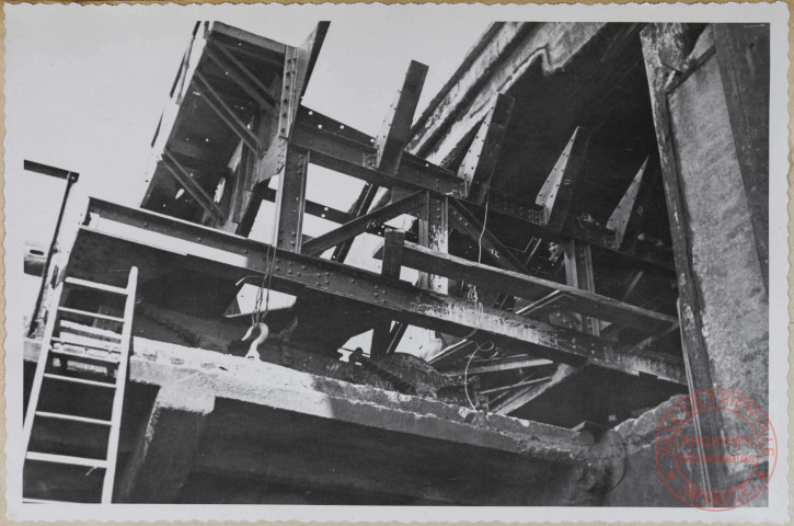 Coke-car à habiller complètement. On remarquera le mauvais état du béton de la tour d'extinction