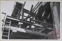 Coke-car à habiller complètement. On remarquera le mauvais état du béton de la tour d'extinction