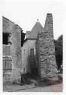 Contre la porte de Sierck à Rodemack, mur d'enceinte et ruelle d'accès au chemin de ronde