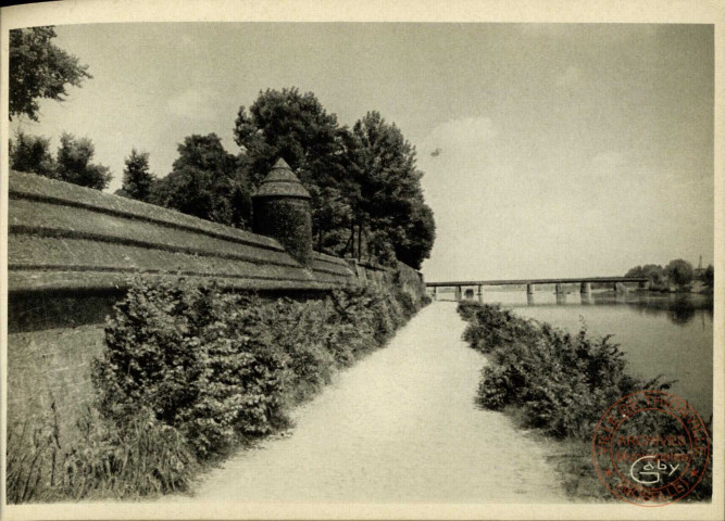 Diedenhofen - Moselufer mit alter festungsmauer