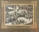 [Photographie d'une manifestation, place du marché, en l'honneur des 100 ans du corps des sapeurs-pompiers de Thionville]