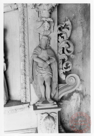 Retable architecturé à niche situé dans l'oratoire de Haute-Parthe (commune de Boust), rue des Faisans. Il présente 3 statues : Ici le détail de Ecce Homo. Sculpté par Nicolas Greff