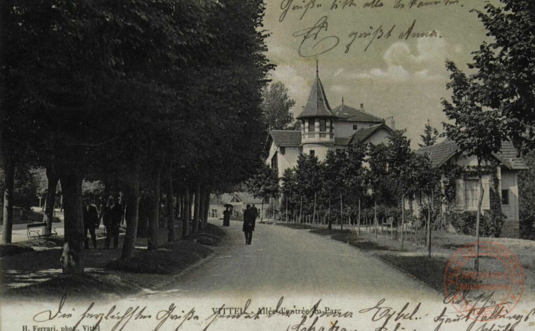 VITTEL - Allée d'entrée du parc