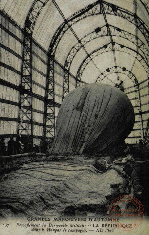 GRANDES MANOEUVRES D'AUTOMNE - Regonflement du Dirigeable Militaire 'LA REPUBLIQUE' dans le Hangar de campagne