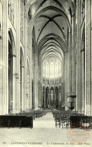 Clermont-Ferrand. La Cathédrale, la Nef.