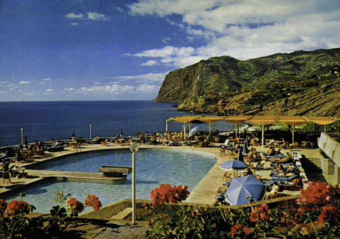 FUNCHAL ( Madeira). Piscine de l'hôtel Madeira Palàcio.