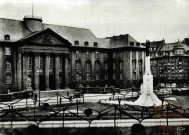 Sarreguemines (Moselle) : Le Palais de Justice et le Monument au Morts