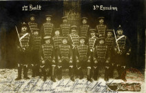 1ter Beritt - 3te Escadron [Groupe de Hussards en tenue de parade vers 1900] -