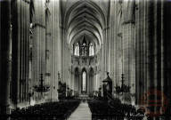 MEAUX (Seine-et-Marne). La Cathédrale Saint-Étienne. La Nef et le Choeur (fin XIIe siecles). Long 84m ,35 Haut sous voûtes 32m.