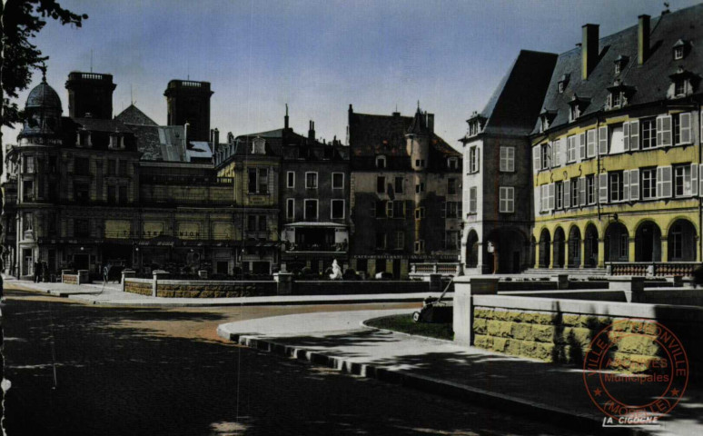 Thionville (Moselle) Le Square de l'Hôtel de Ville