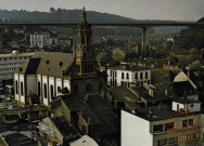 Hayange - L'Eglise St-Martin - Au fond une partie du viaduc