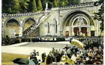 Lourdes - Bénédiction des Malades devant le Rosaire