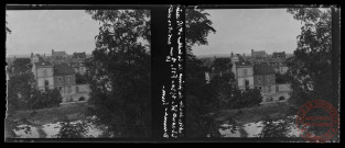 Reims (51) - Vue depuis le parc de la Butte Saint-Nicaise, au fond la cathédrale Notre-Dame