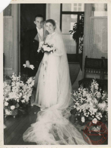 Portrait de jeunes mariés