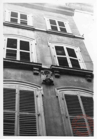 3 rue de la Tour, niche avec vierge à l'enfant - Thionville