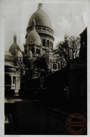 PARIS PITTORESQUE - Montmartre. Vue sur le Sacré-Coeur