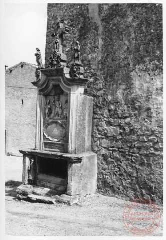 Bildstock situé rue Principale à Puttelange-lès-Thionville, à côté de l'école. Statues de Saint-Donat, Saint-Ferré, Saint-Quirin et Saint-Firmin. Partie haute de 1744 et partie basse (Christ au tombeau) du XVIe