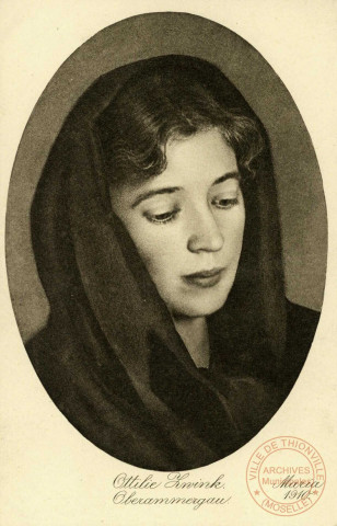 Portrait de l'actrice de Marie dans la Passion par Ottilie ZWINK à Oberammergau en 1910.