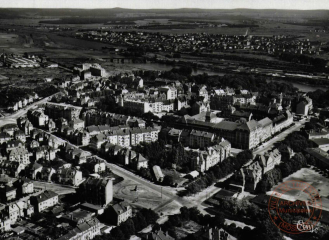 Thionville (Moselle) - Vue aérienne - Avenue Clémenceau et Place Victor Hugo