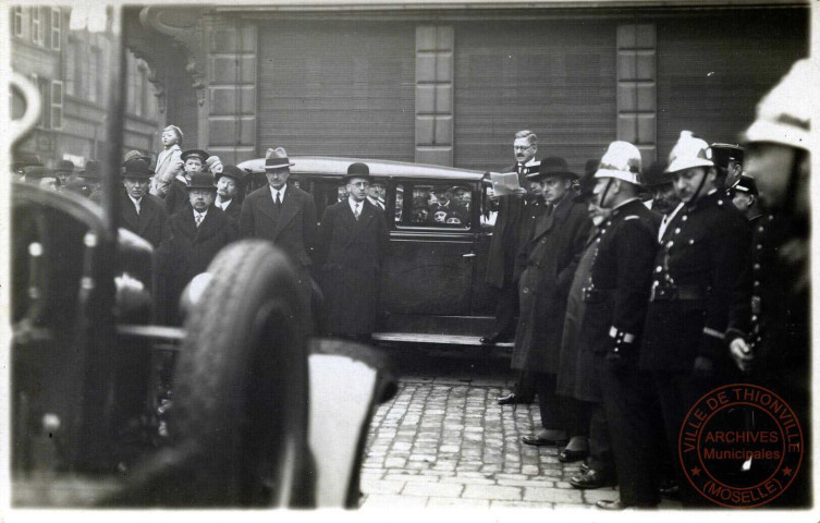 [Livraison et Inauguration d'une voiture de Pompiers, le 19 avril 1931, à Hayange]