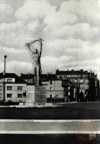 Thionville (Moselle) - Entrée de la Ville - Statue de Merlin de Thionville - Homme politique né à Thionville en 1762, contribua à la chute de Robespierre, mort à Paris en 1833