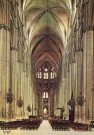 En Berry - Bourges (Cher) - La Cathédrale St-Etienne - La Nef (longueur 124 m, hauteur 37 m)