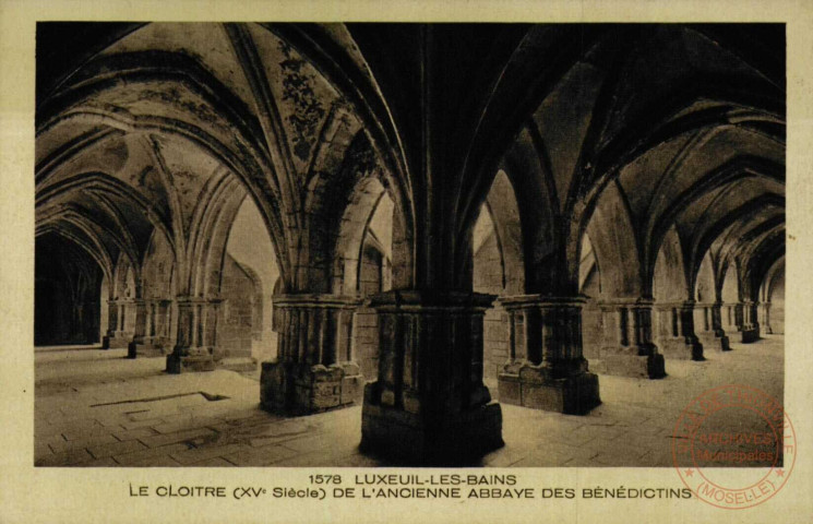 LUXEUIL-LES-BAINS - Le Cloître (XVe siècle) de l'Ancienne Abbaye des Bénédictins