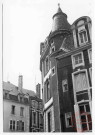 15 place du Marché,façade XVIIIe avec tourelle remaniée et 2 fenêtres XVe avec sculptures - Thionville