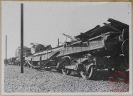 Wagon plat. Châssis entièrement forcé (longerons pliés).