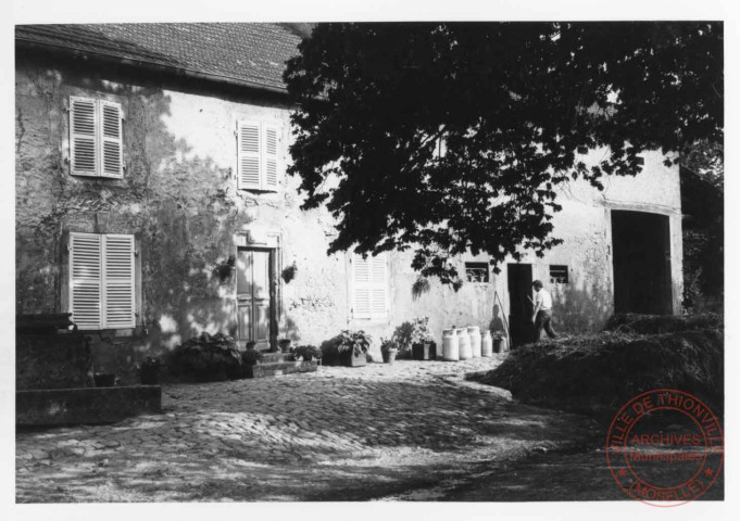 Maison avec puit et abreuvoir située au 4 rue Saint-Hippolyte à Haute-Rentgen (commune de Basse-Rentgen).
