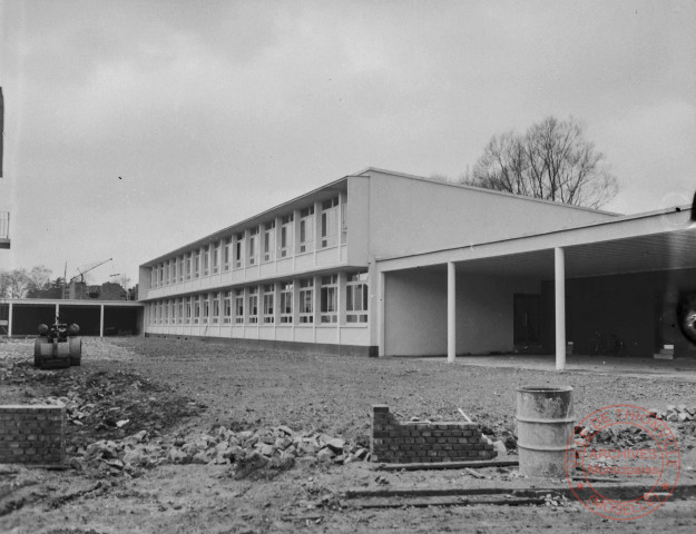 [Ecole primaire des Basses-Terres (maternelle), travaux dans la cour]