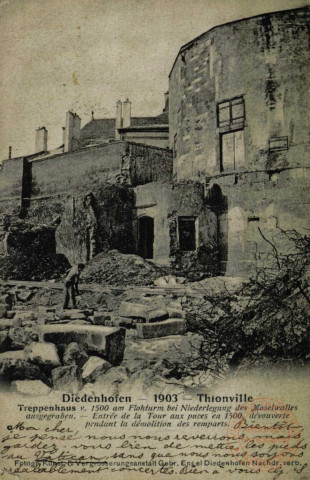 Diedenhofen - Treppenhaus v.1500 am Flothurm bei Niederlegung des Moselwalles ausgegraben / Thionville 1903 - Entrée de la Tour aux puces en 1500, découverte pendant la démolition des remparts