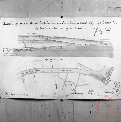 Vue et plan de coupe d'un glissement de terrain au niveau de la caserne Nord du fort de Guentrange, le 05 avril 1906