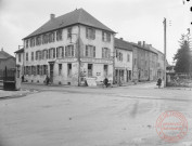 [Brasserie de La Boule d'Or, aujourd'hui détruite, elles se trouvait quartier Beauregard, à l'angle de la rue de Verdun et de la rue Laydecker]