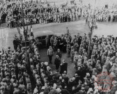 Lors de la fête de la Libération, à Thionville, le maire Léonard accueille le Général Harris Walker de la 90e DI, le 16 décembre 1944