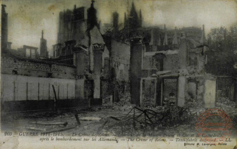 Guerre 1914-1915 - Le Crime de Reims - Intérieur de la Maison Prieur et Cie et la Cathédrale, après le bombardement par les Allemands.