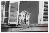 26 rue de l'Ancien Hôpital, niche avec vierge XVIIIe - Thionville