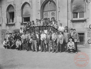 [Photographie d'un groupe d'élèves au lycée La Briquerie]