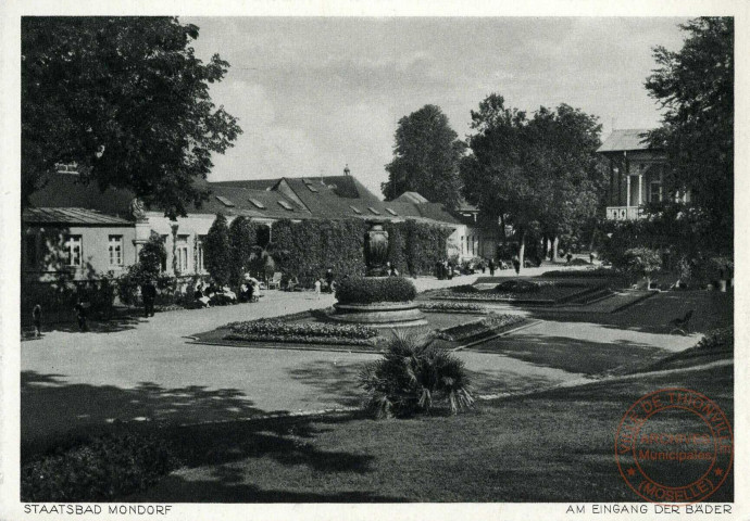 Staatsbad Mondorf. Am Eingang der Bäder.