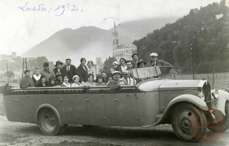 Lourdes 1932. Les Cars Bigourdans Lourdes.