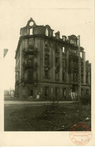 Guerre 1939-1945. Maisons angle avenue Albert 1er et boulevard Hildegarde après les bombardements