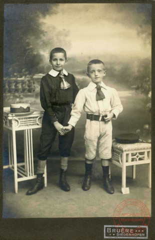 Portrait de Robert et Louis en studio