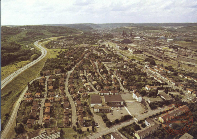 HAYANGE - Vue aérienne, la vallée usinière