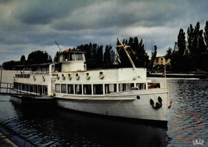 Thionville (Moselle) - Bateau sur la Moselle