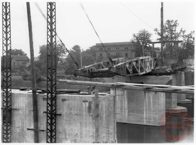 Le pont de 1846 sauté en 1940 et le tronçon provisoire construit en 1941