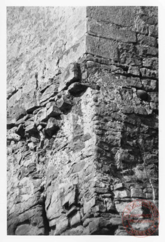 Château de Roussy-le-Bourg (commune de Roussy-le-Village). Détails de la tour Sud