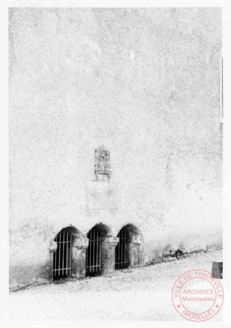 Chapelle Saint-Etienne du cimetière de Cattenom, 2 rue de la Fontaine. Ossuaire situé sur la façade nord